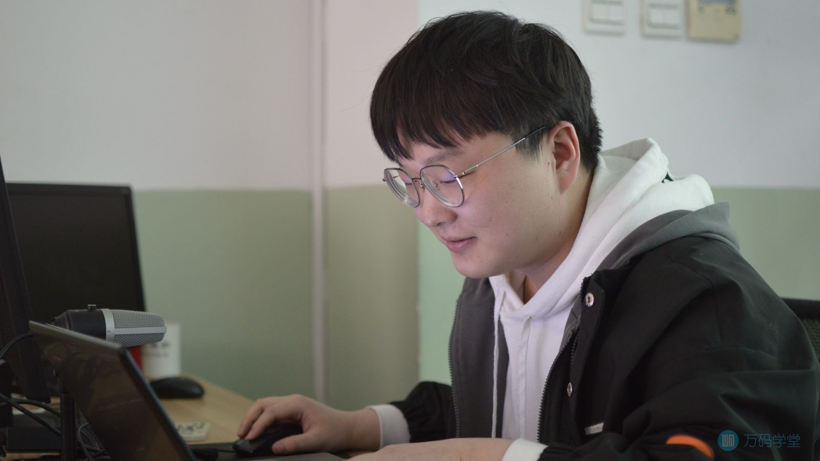 前路漫漫,唯剑作伴