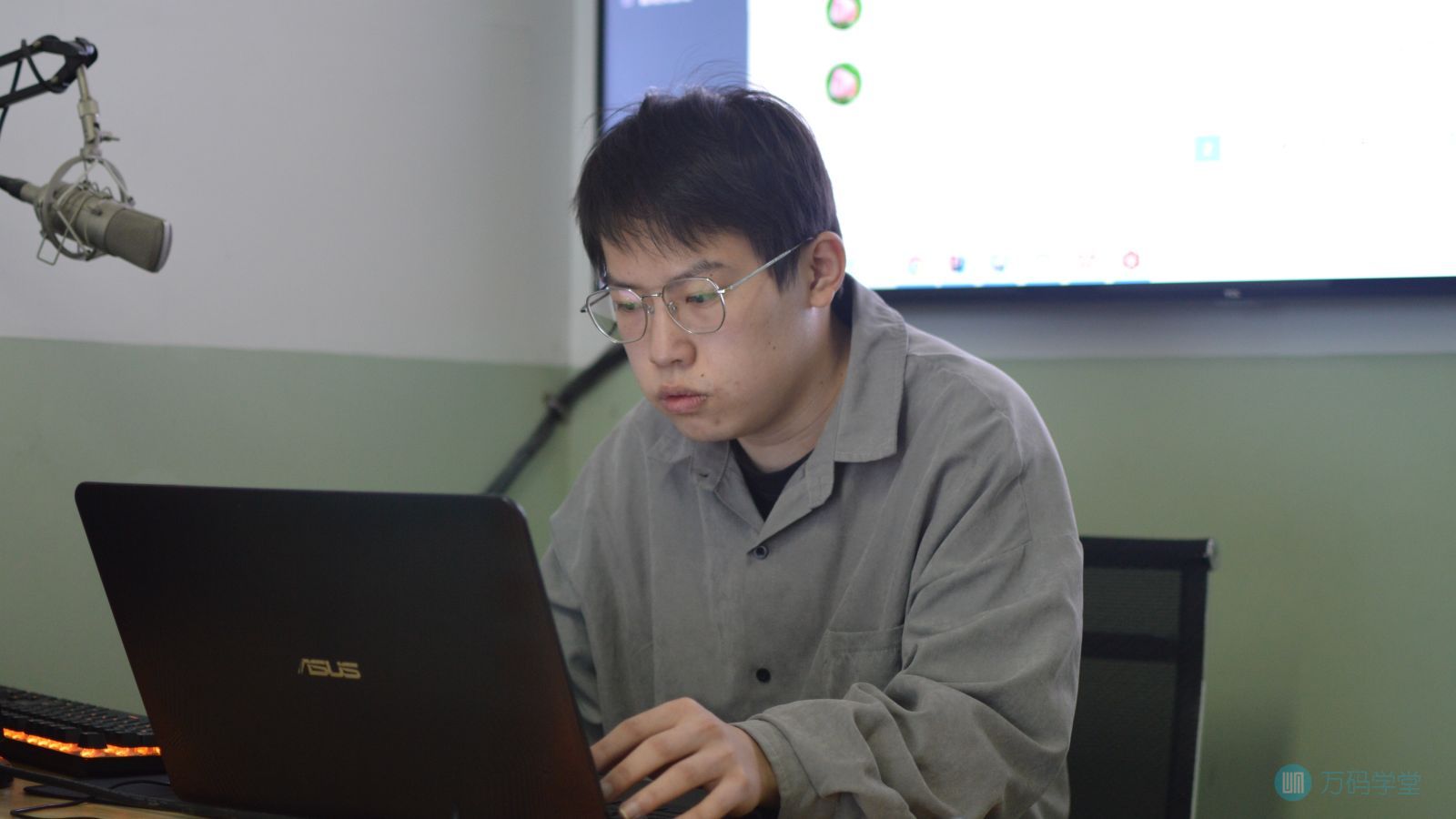 把艰辛旳劳作看作是生命旳必然！